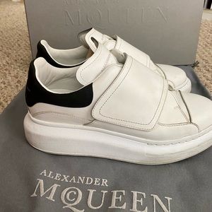 Alexander McQueen sneaker with strap in white and black suede